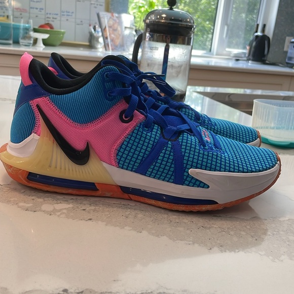 Lebron witness VII - Picture 3 of 4